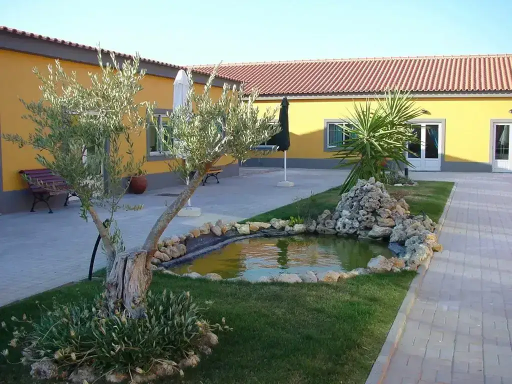lar-Golden-Haven-Santarem-Almoster-Jardim
