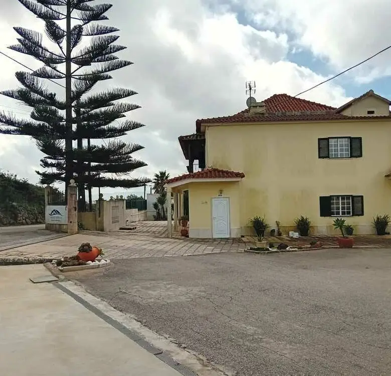 caminhos-abstratos-casa-de-repouso-fachada