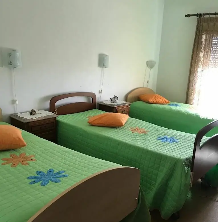 casa-de-repouso-bom-pastor-algueirao-quarto-triplo