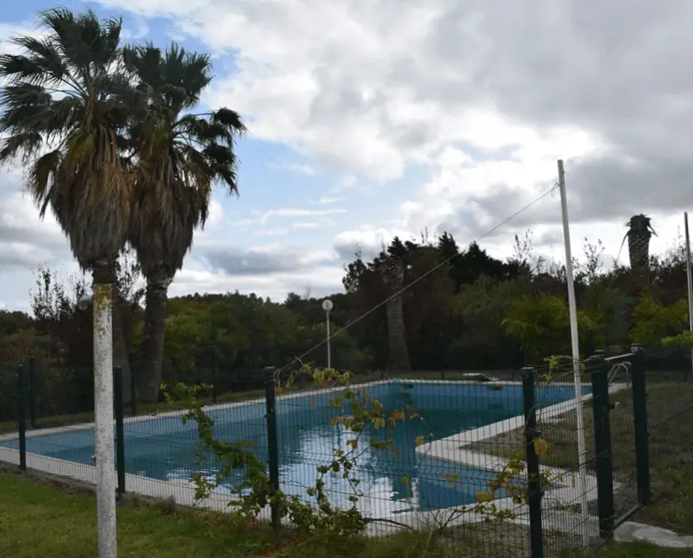 casa-de-repouso-quinta-do-alecrim-piscina