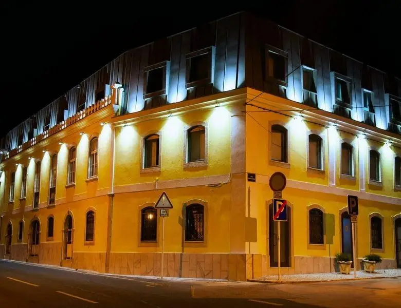 casa-de-repouso-solaris-i-exterior-noite-i