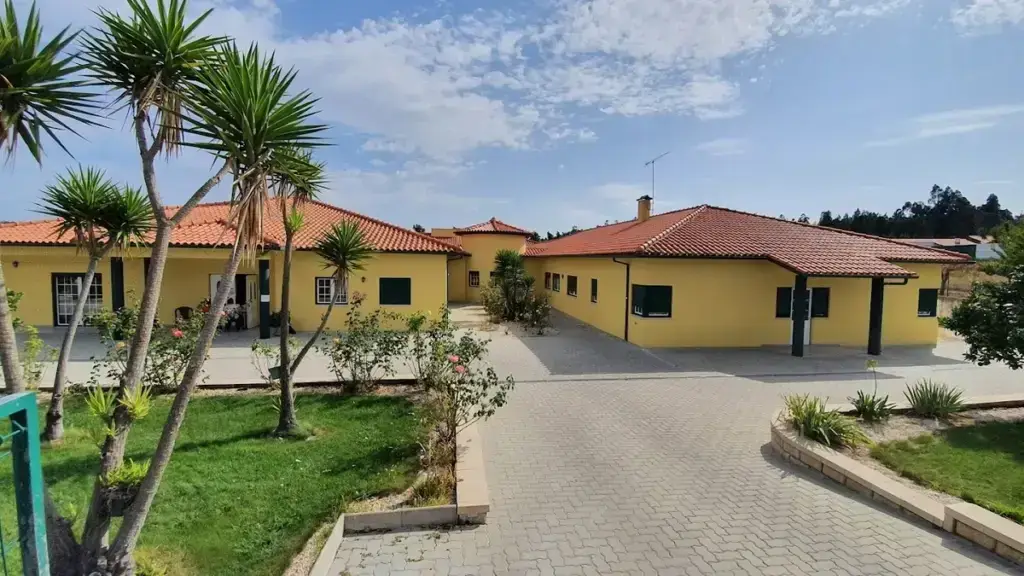 paco-verde-lar-de-idosos-exterior