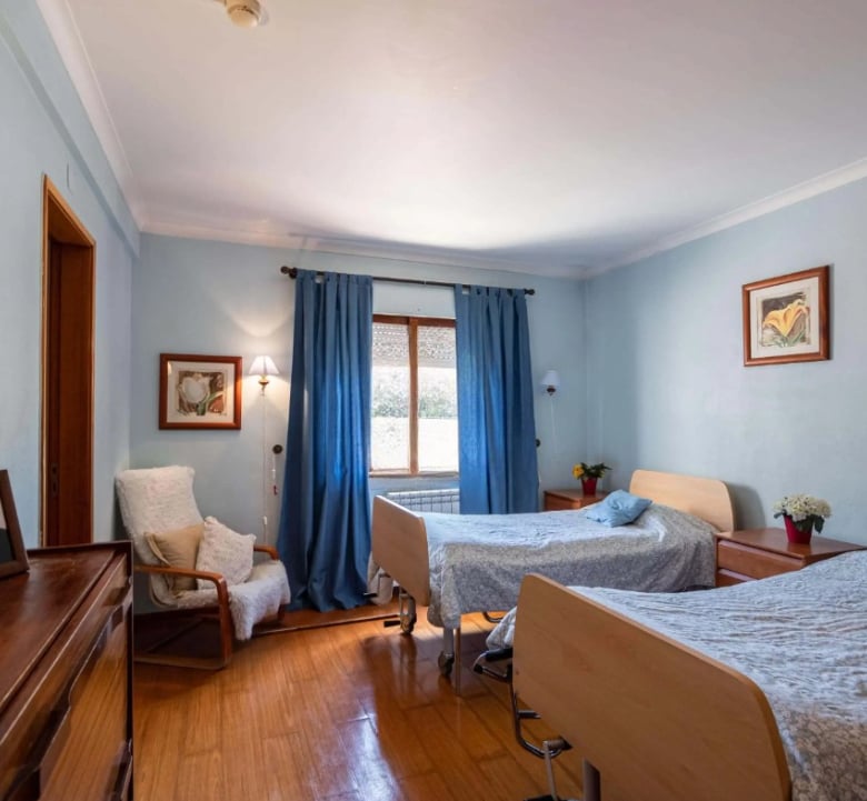 quinta-das-giestas-lar-de-idosos-quarto