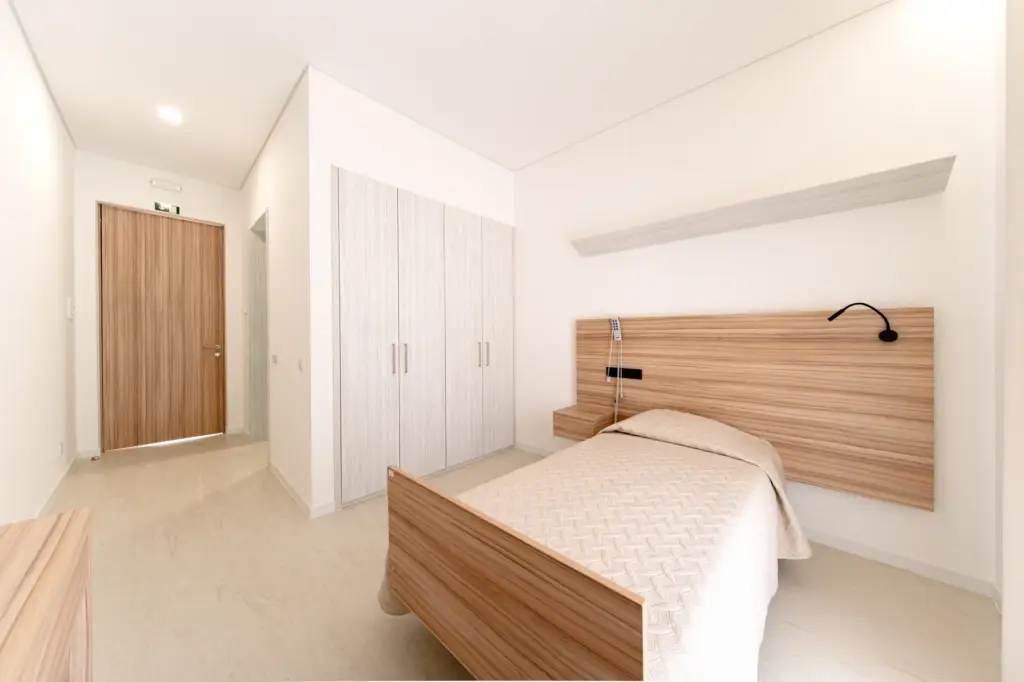ser-marinha-grande-portugal-senior-marinha-grande-quarto-individual