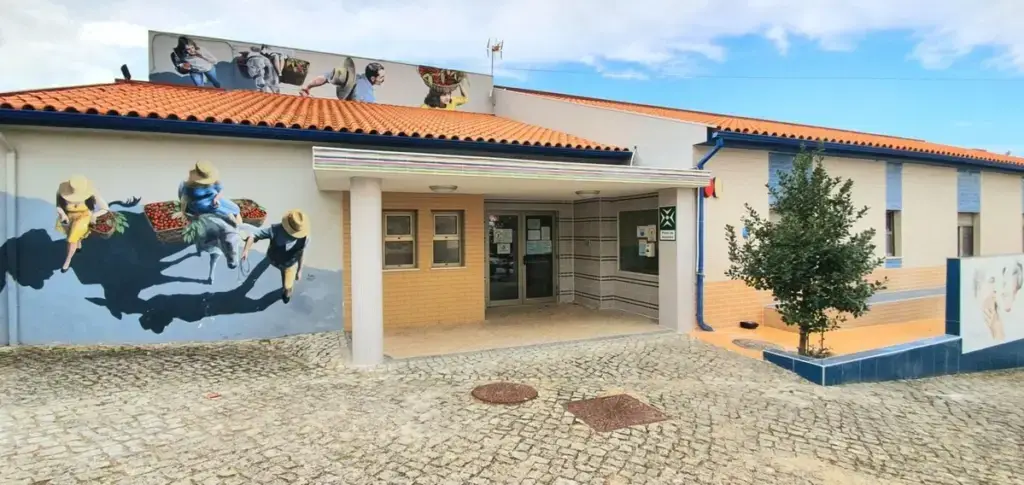 casa-do-povo-de-abrunheira-fachada