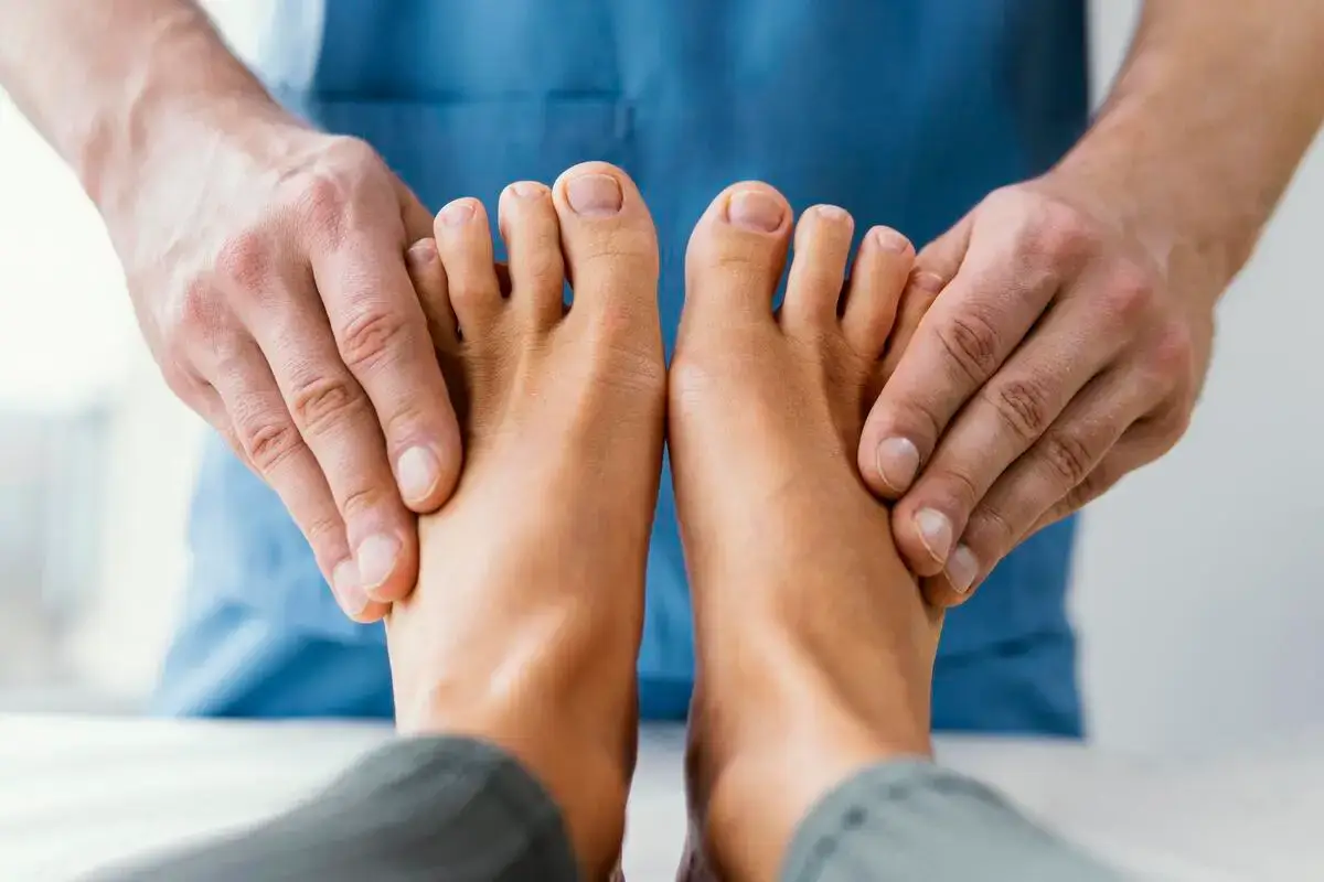 rotina de cuidados com os pés