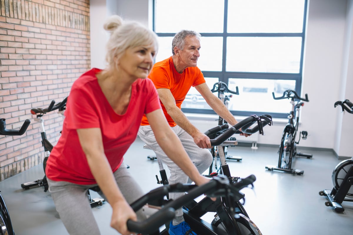 Bicicleta para fisioterapia de idosos