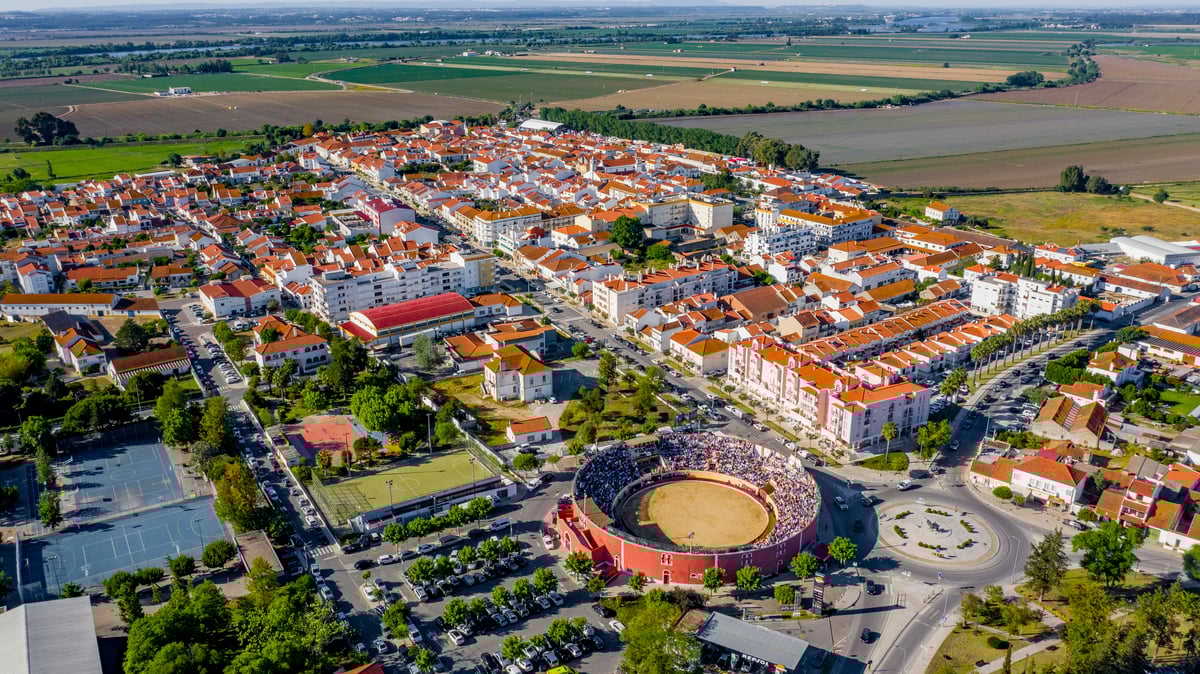 PRACA DE TOIROS SALVATERRA DE MAGOS lares e residencias senior