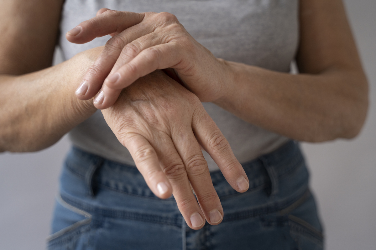 Artrite Reumatoide em Idosos Causas, Sintomas e Tratamento
