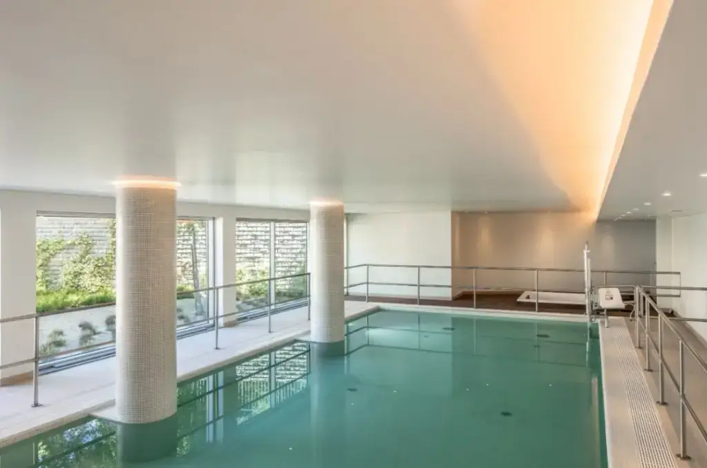 residencia-assistida-amazing-senior-housing-piscina