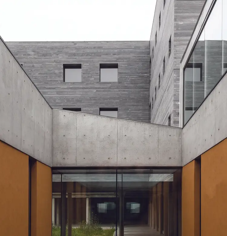 irmas-hospitaleiras-condeixa-a-nova-casa-de-saude-rainha-santa-isabel-exterior