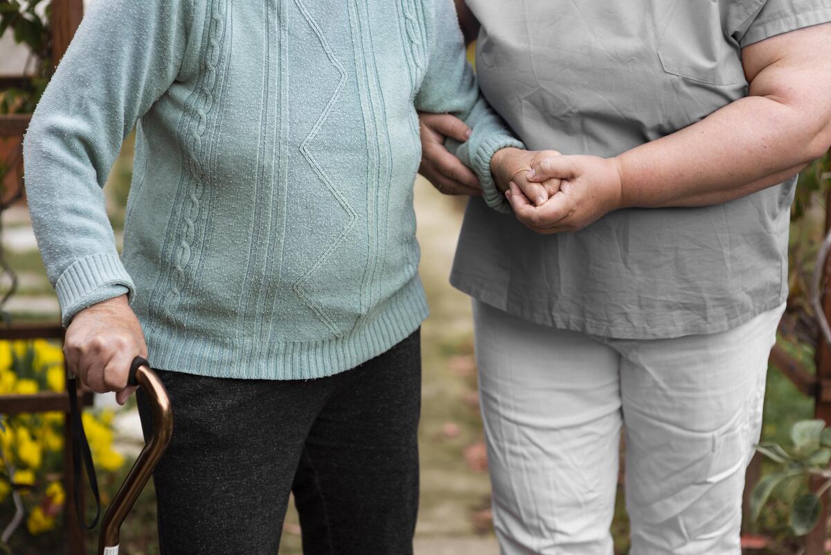 A Segurança Social dá apoio financeiro para colocar um familiar num lar